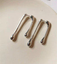 Load image into Gallery viewer, Silver Drip Earrings
