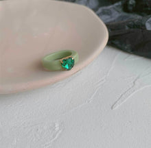 Load image into Gallery viewer, Green pearl Resin ring
